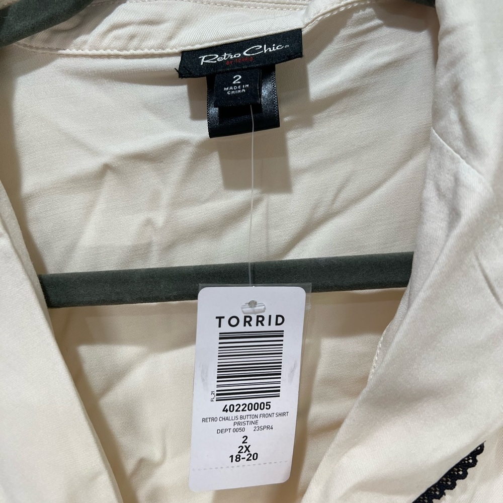 Torrid Size 1 Retro Chic Stretch Challis Button Front Shirt - Picture 5 of 5